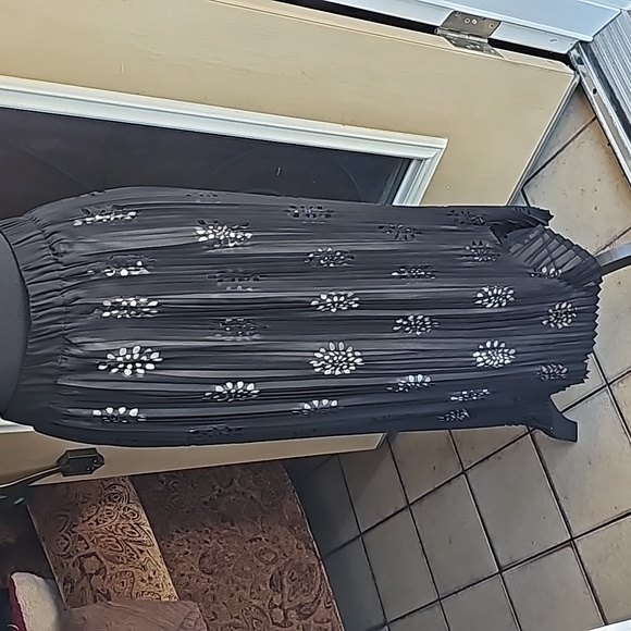 Black pleated skirt - Picture 5 of 9